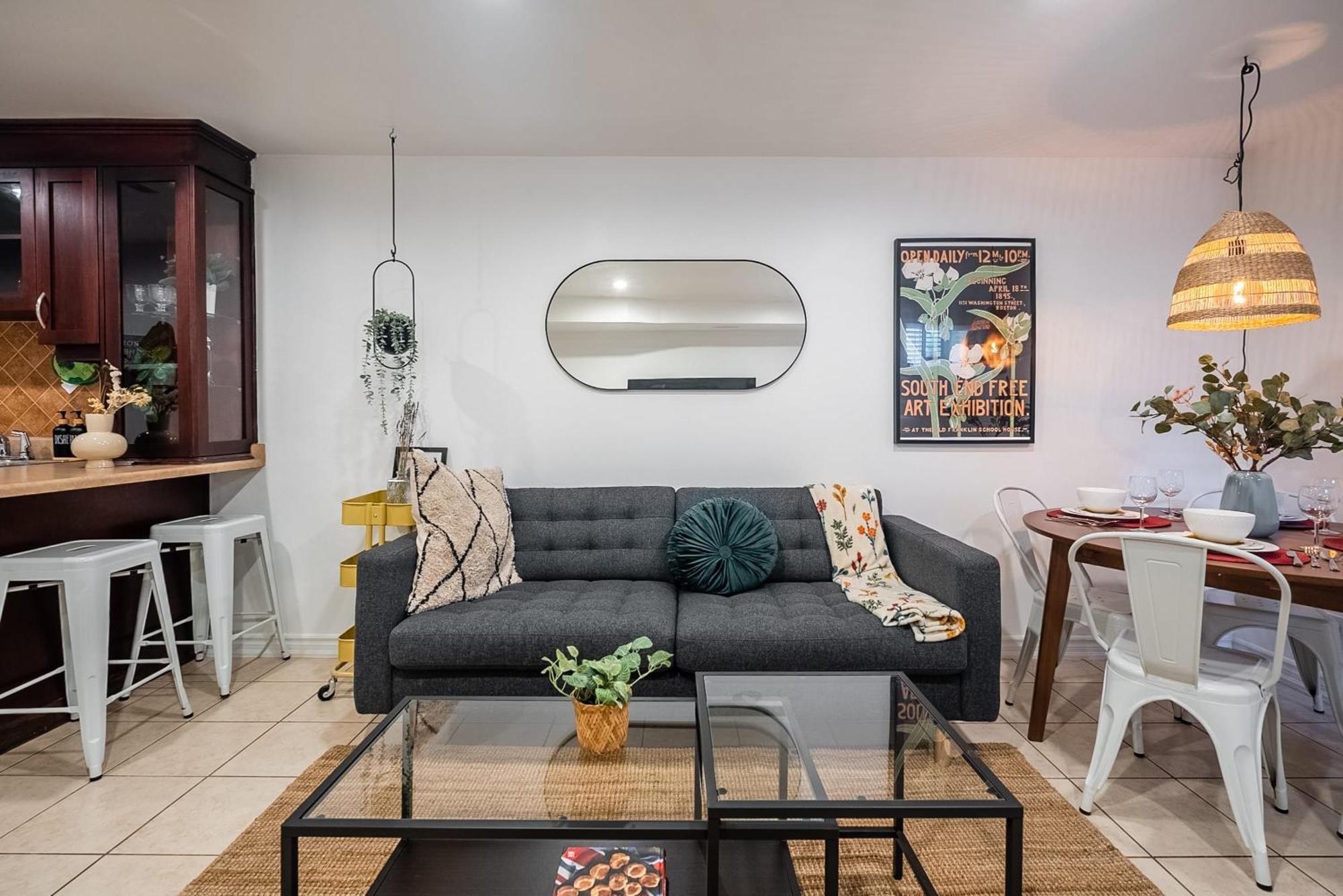 Basement Suite With Private Patio In Davenport Toronto Exterior photo