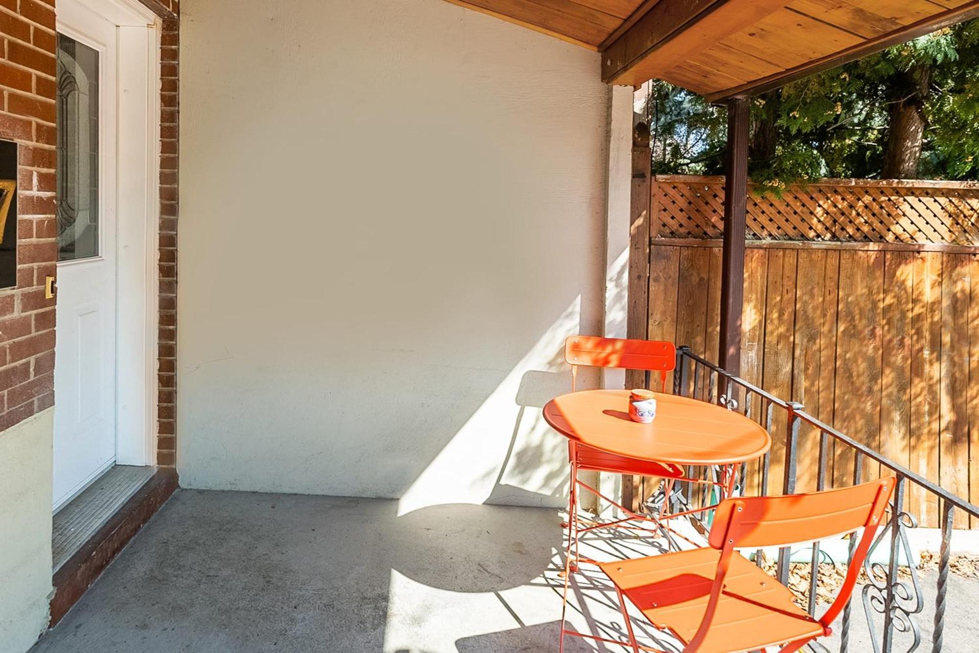 Basement Suite With Private Patio In Davenport Toronto Exterior photo