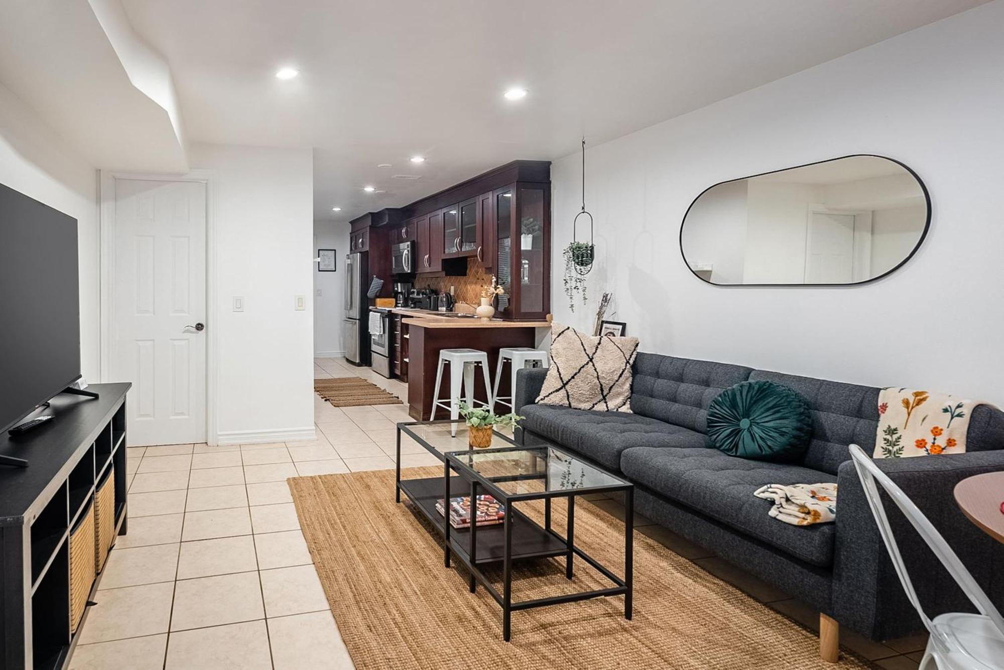 Basement Suite With Private Patio In Davenport Toronto Exterior photo