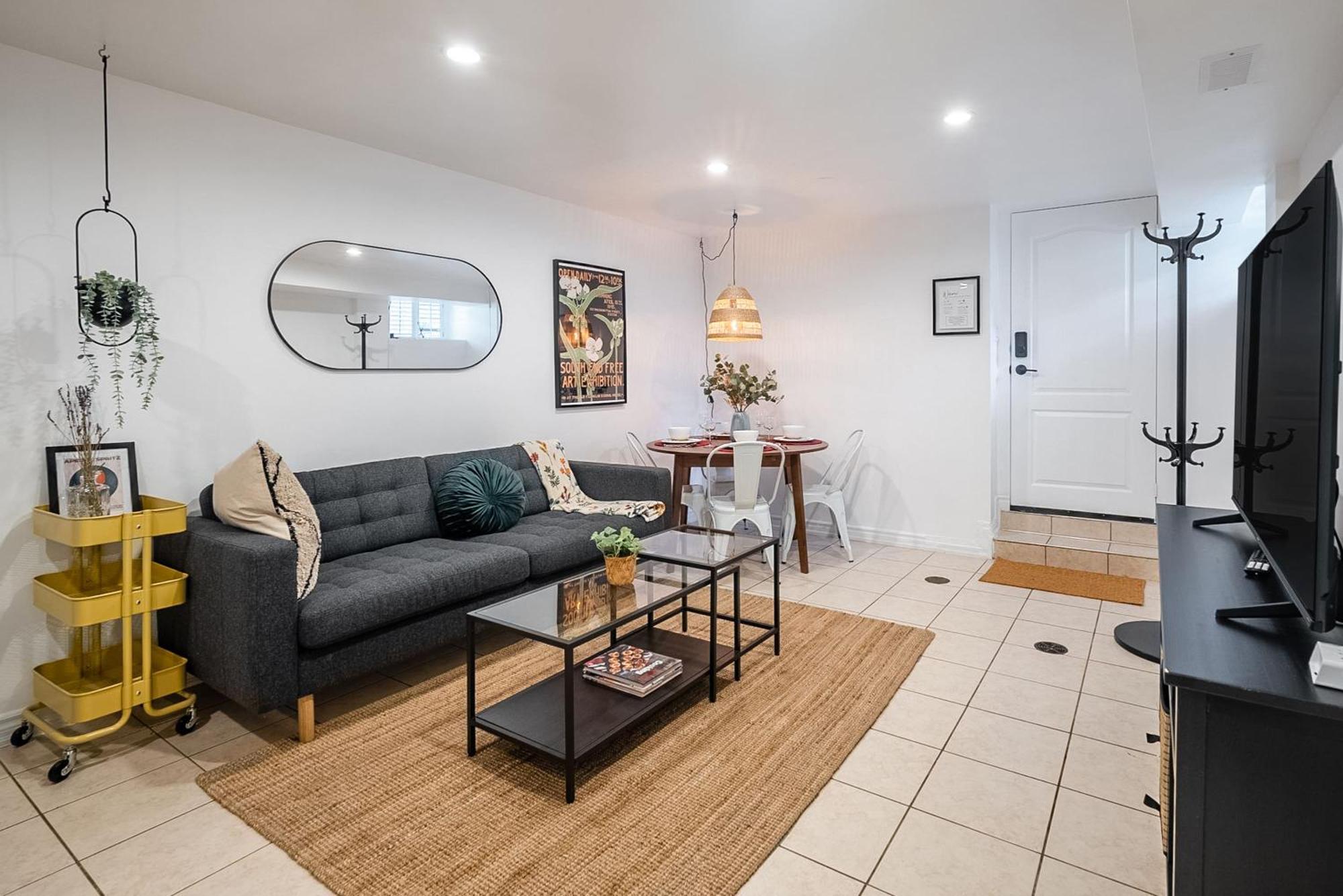 Basement Suite With Private Patio In Davenport Toronto Exterior photo