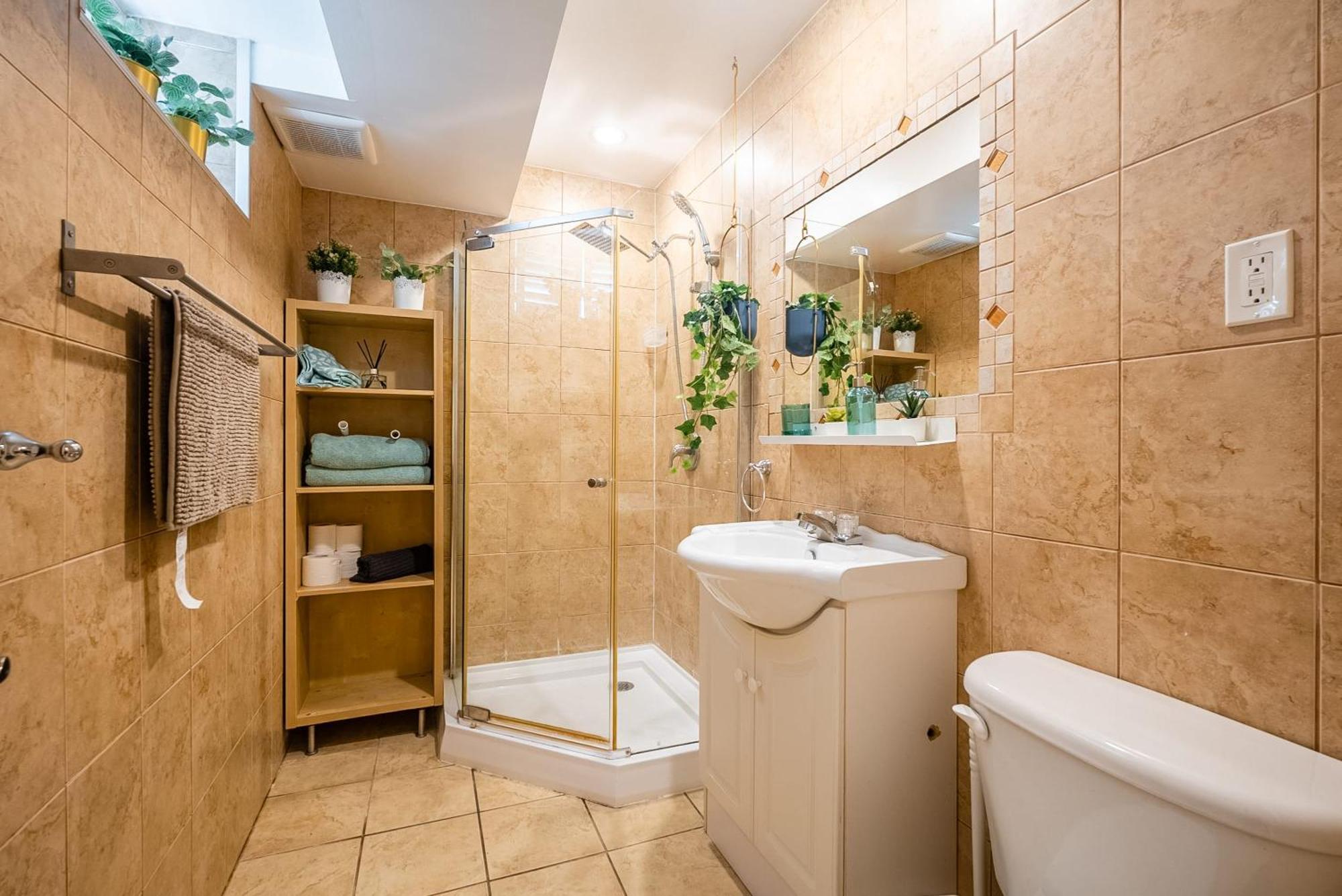 Basement Suite With Private Patio In Davenport Toronto Exterior photo
